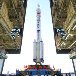 В Китай се готвят да изстрелят ракетата Long March 2F с пилотирана мисия Shenzhou 21